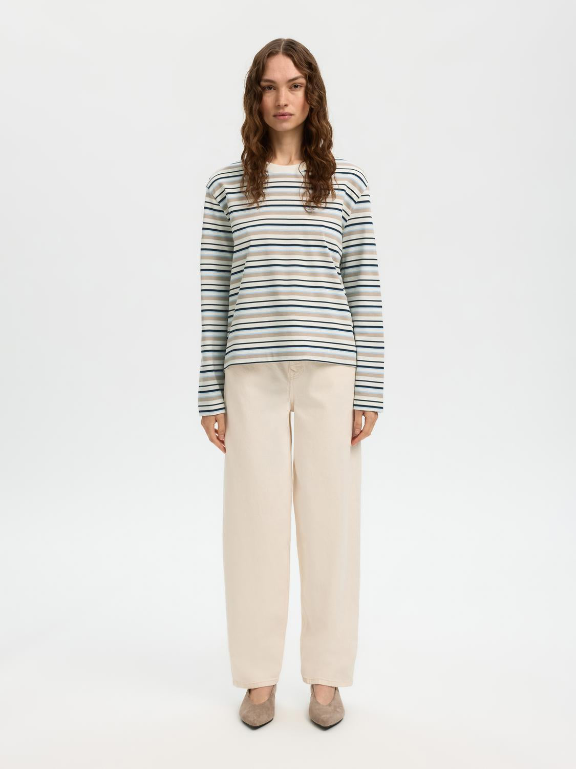 model_shot-front_full